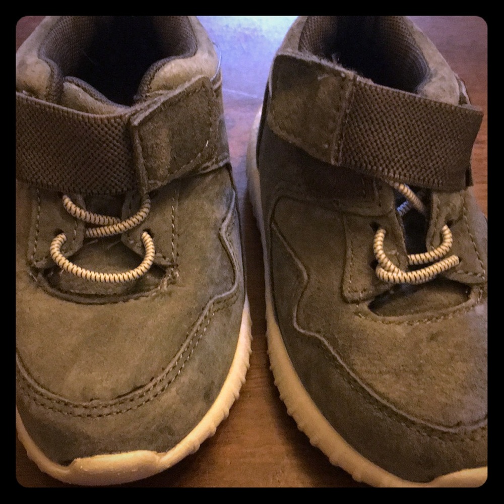 Canyon River Blues kids size 7 shoe